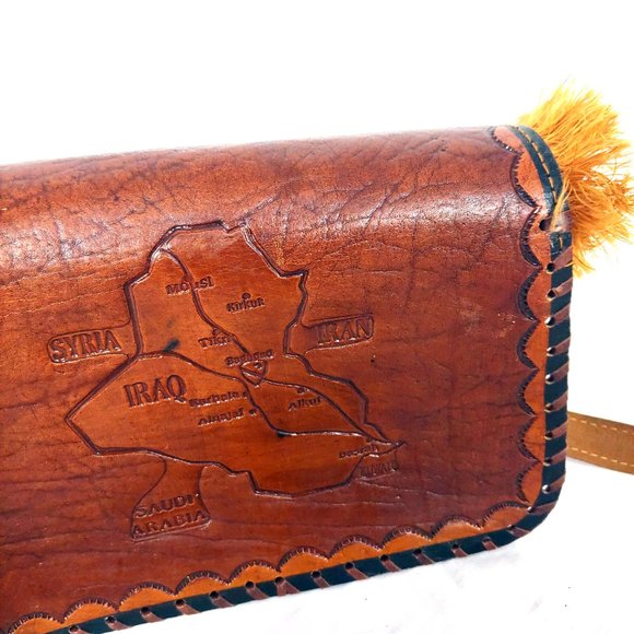 Hand tooled leather brown crossbody bag w/ fringe - Picture 6 of 7